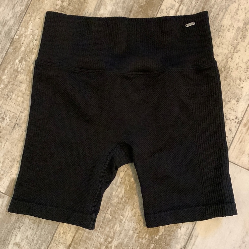 PINK Victoria’s Secret PINK Active seamless bike shorts